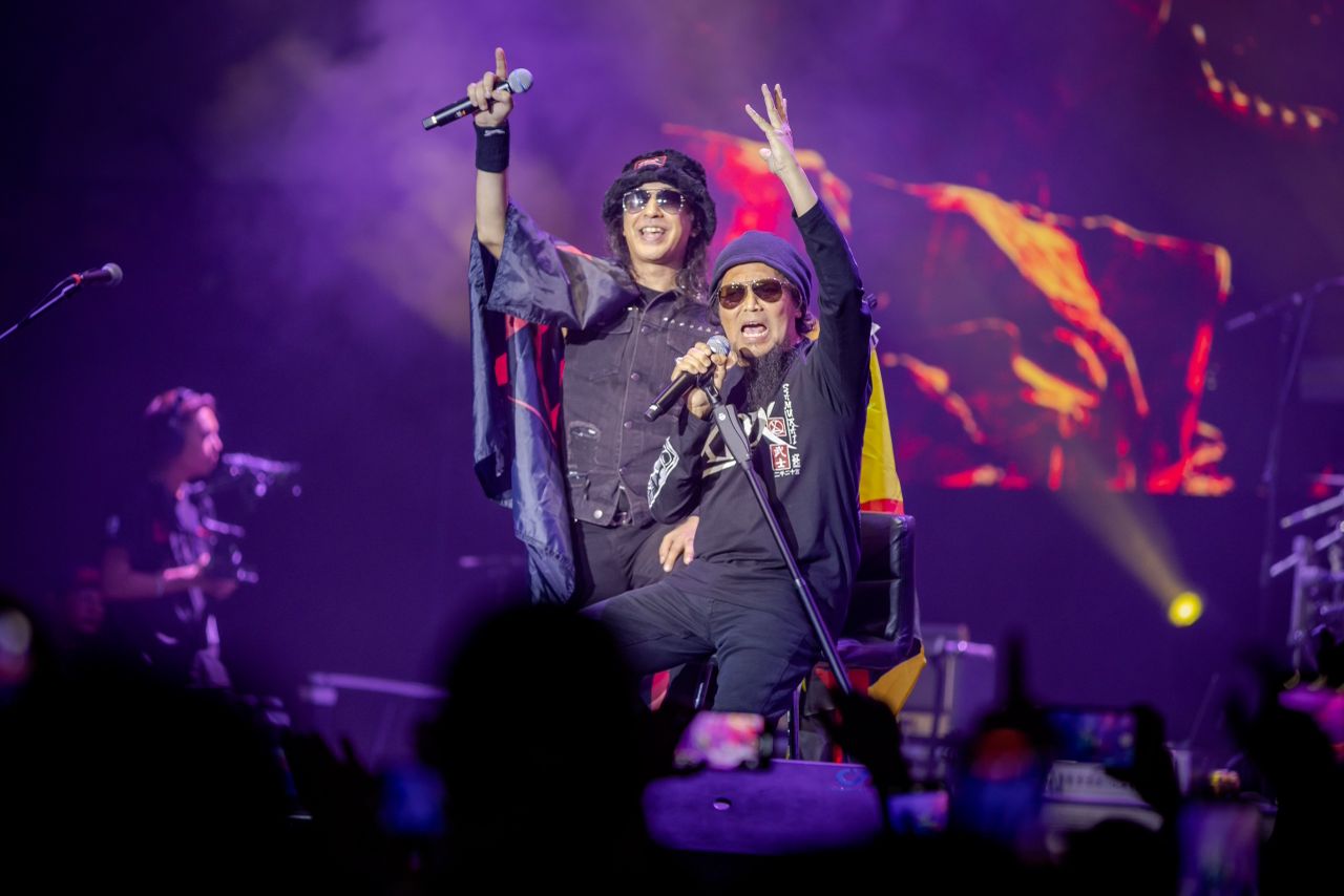 Concert duo on stage